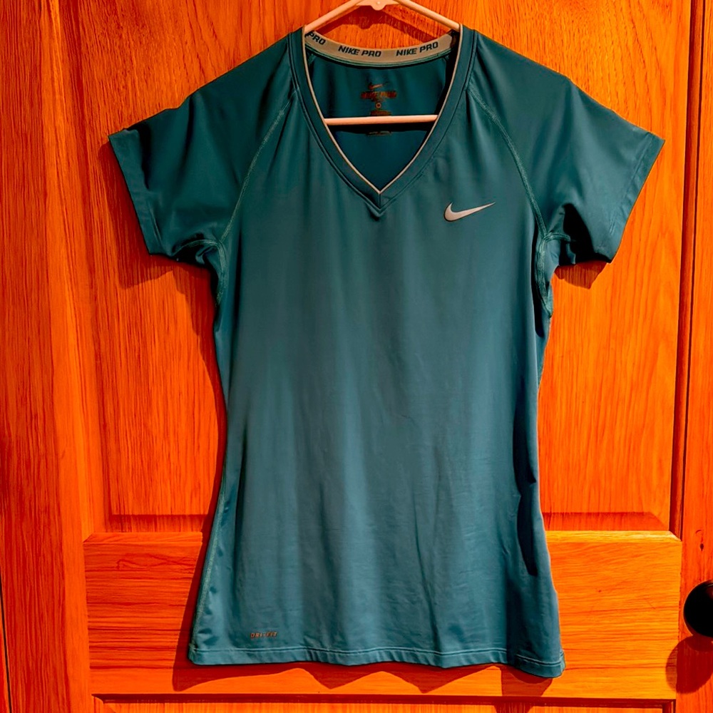 Nike Green Fitted Short Sleeve T-Shirt
